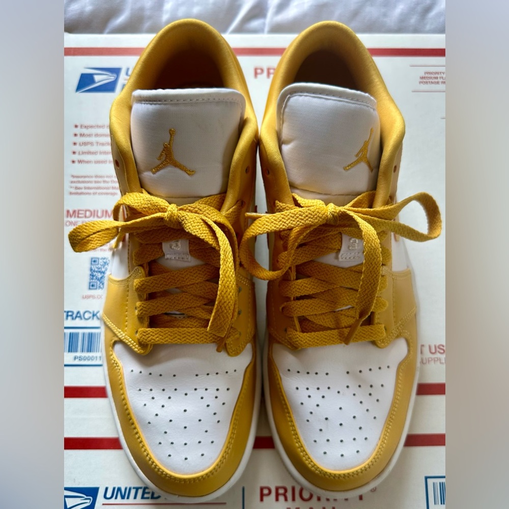 LIKE NEW Jordan 1 Low 'Pollen' - Picture 3 of 16